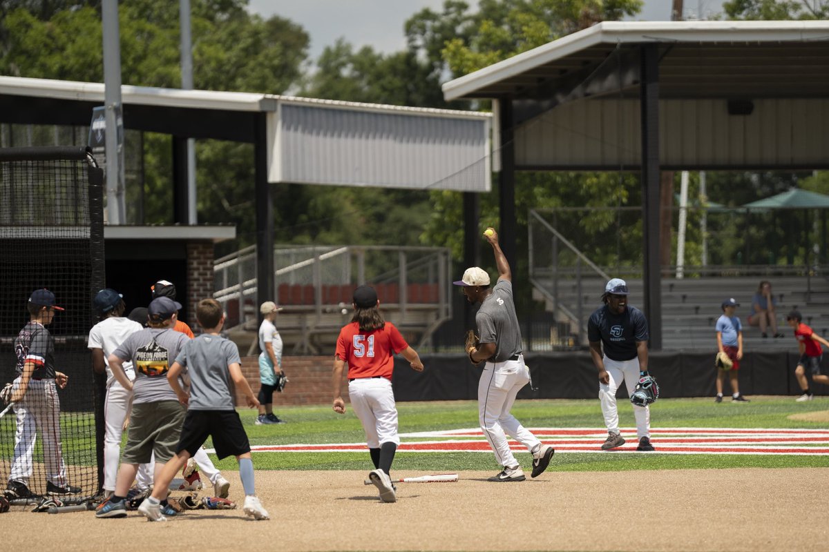 _ZHSBaseball's tweet photo. We love seeing our former players come back to work camp! Looking forward to a great day tomorrow! #ItsAllAboutTheZ https://t.co/JFrCupjwbC