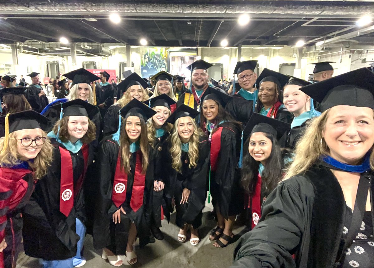 JHelfgott's tweet photo. Round two- SU Grad Student Commencement! It has been a great honor to work with this stellar group. Congrats 2023 SU MACJ graduates! #SeattleUGrad @seattleu @SeattleUCJ @SUNewsroom https://t.co/qRyzvkf8Ld