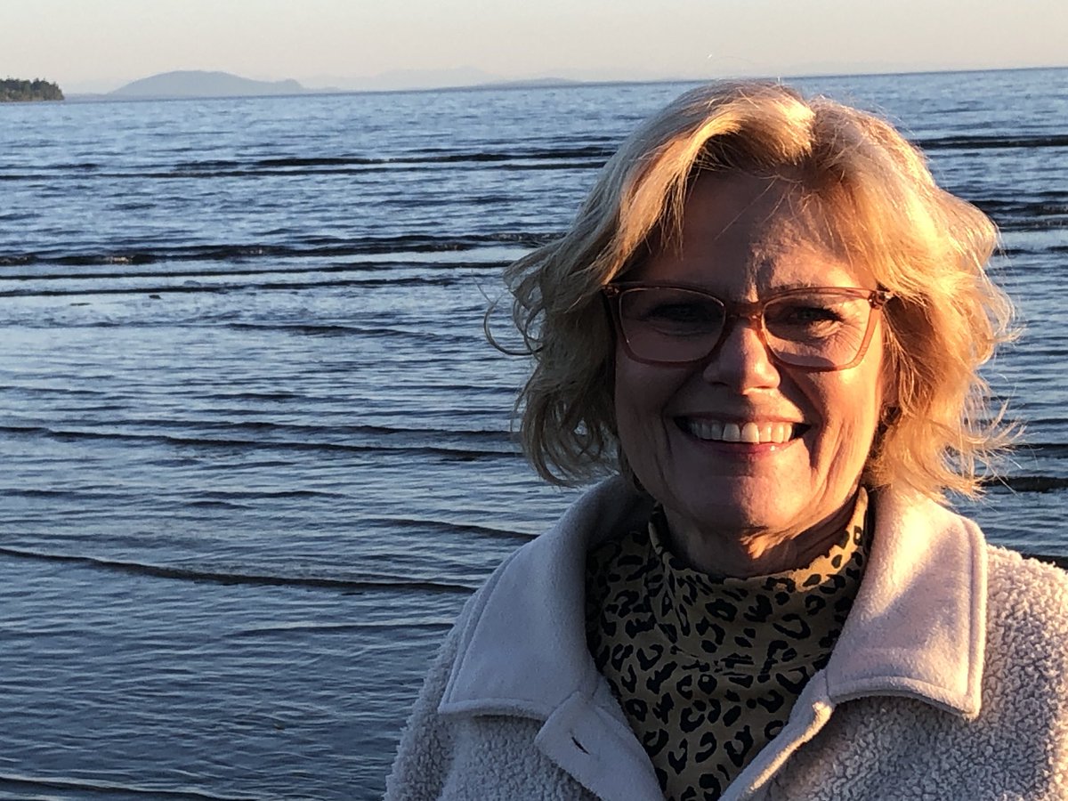 DrKennGordon's tweet photo. Just back at the hotel in Whiterock after Tamara Rossanders Installation. Our hotel was right on Boundary Bay. https://t.co/ZBF459X7XQ