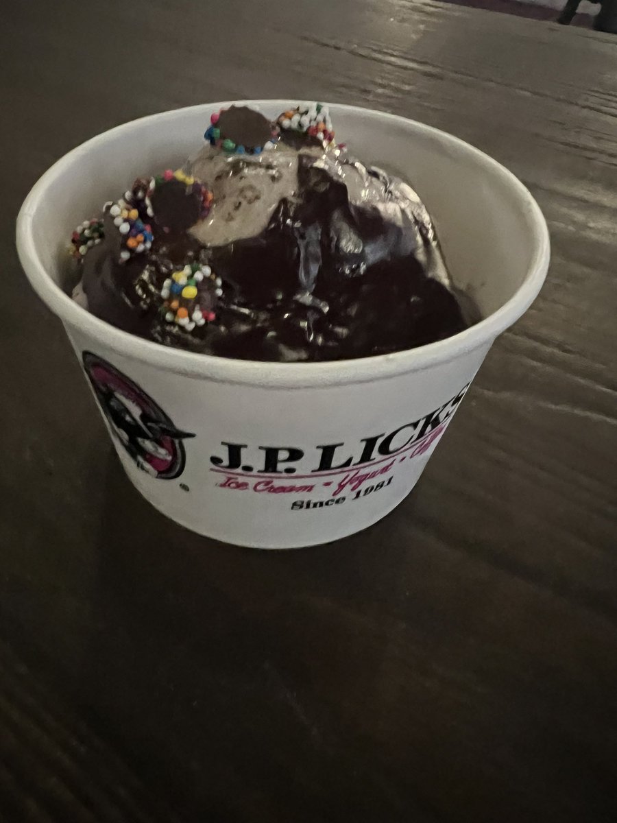 chetanrakieten's tweet photo. I caved…….#Shameful #Resist #desserts #butwhy #jplicks @jplicks https://t.co/IXx5agJ1UT