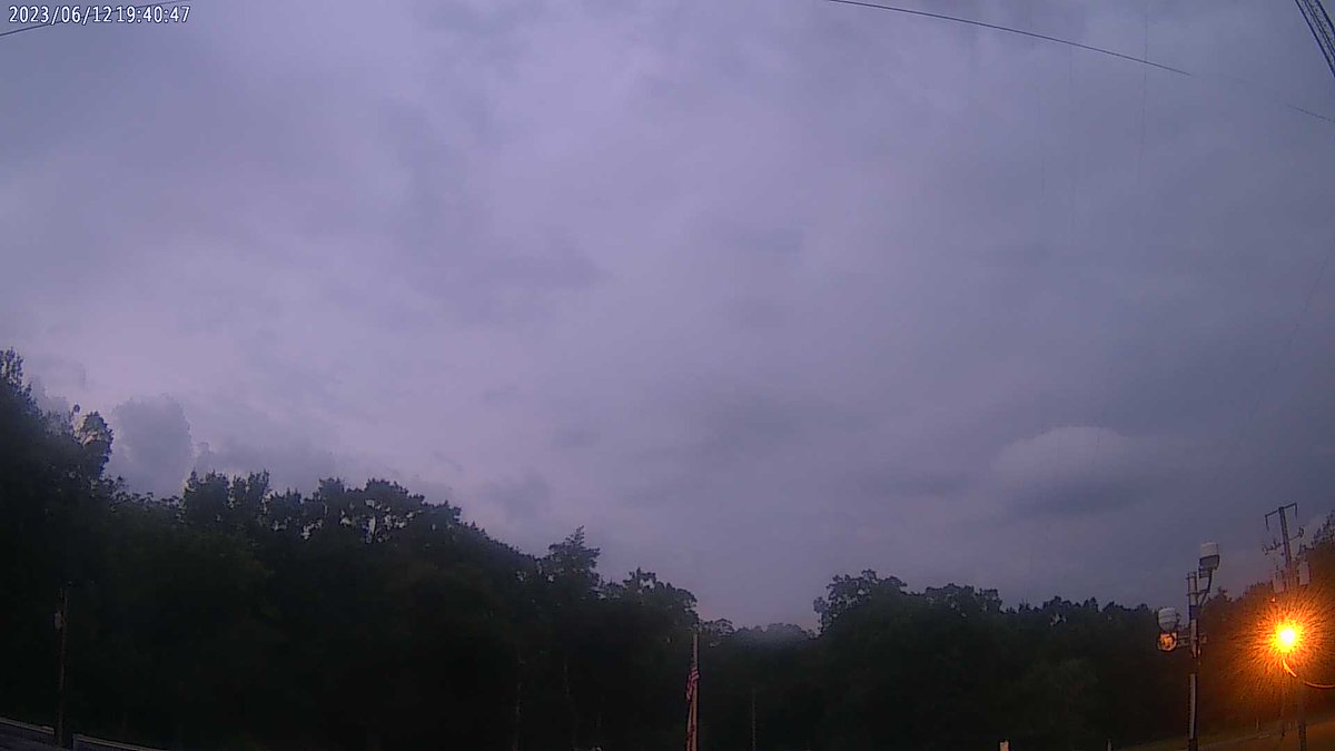 WaltonEMWeather's tweet photo. Walton County Emergency Management at sunset and it's 79.9 F. https://t.co/cwtcRJm1BR