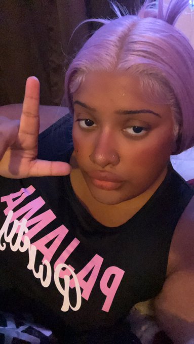 Hi losers, its your favorite ebony goddess here again to remind you that I am, in fact, fucking hot.