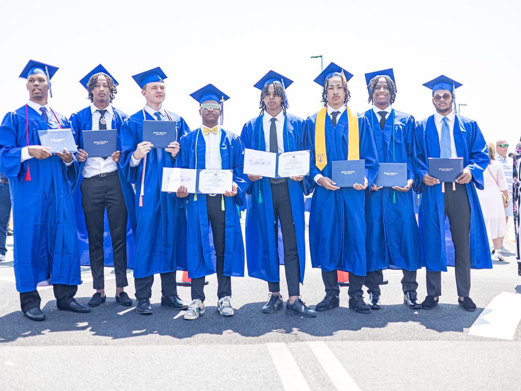 The cap to the great years we grow together! Thank you seniors! Forever grateful! 💙💙