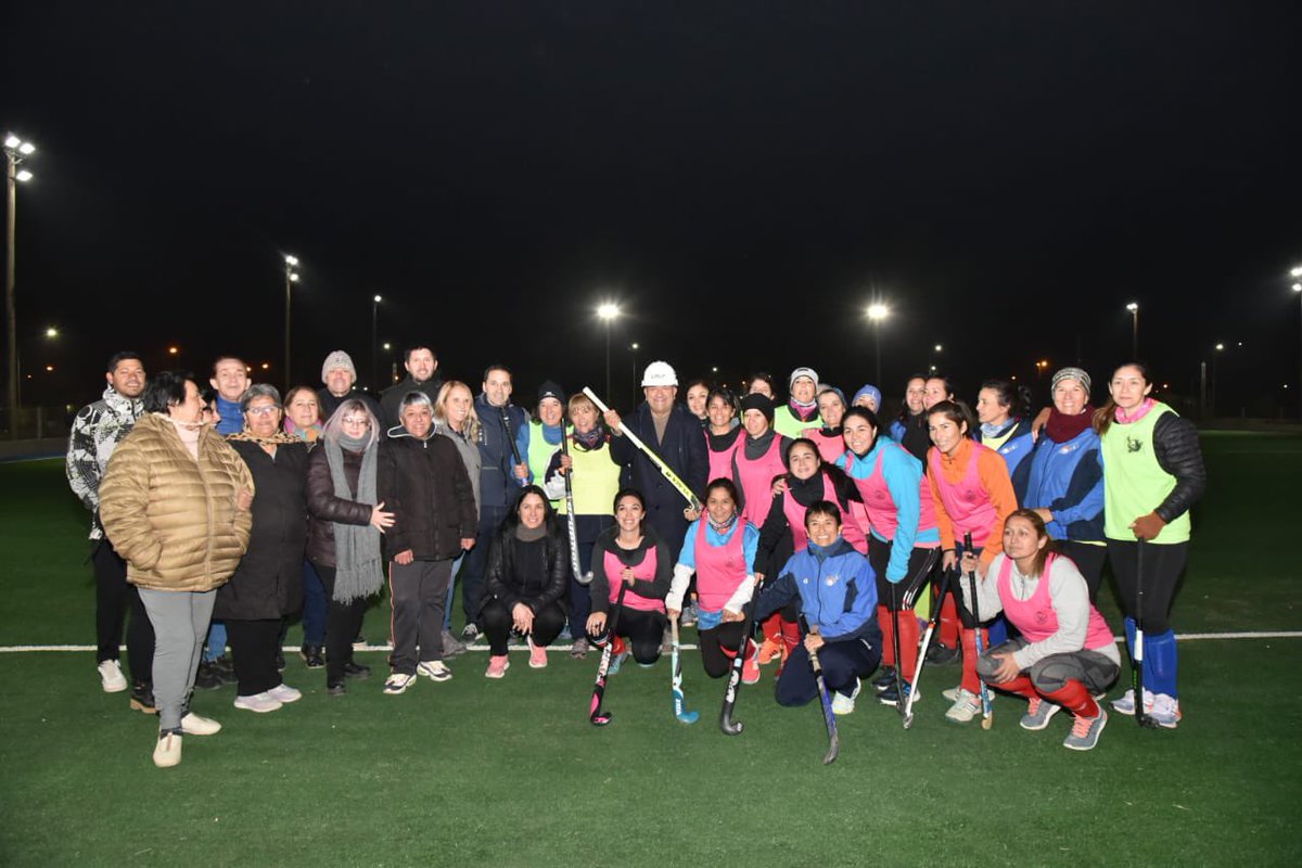 Inauguramos la iluminación led en la cancha de hockey del barrio San Lorenzo Norte. <a href="/CalfNeuquen/">CALFNeuquen</a>