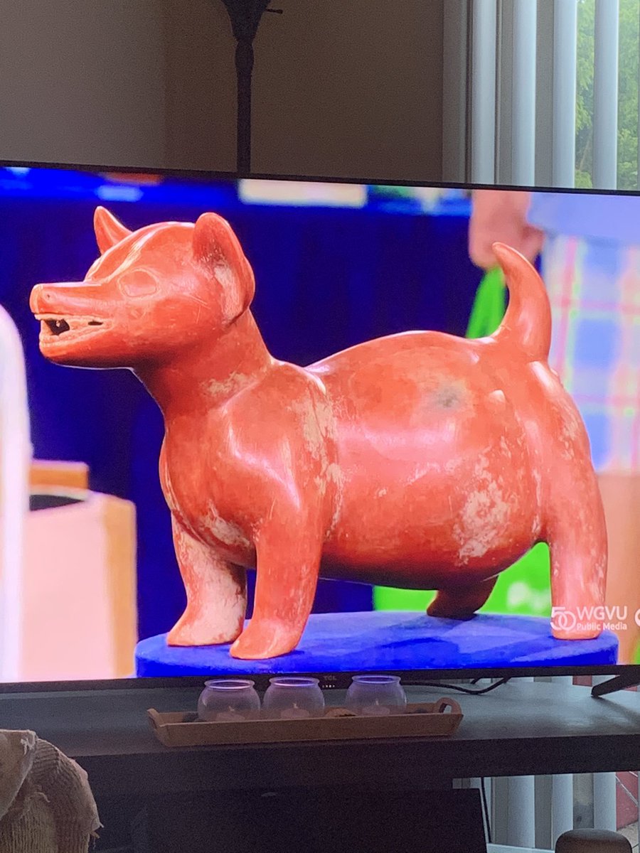 Officially the creepiest, oldest, thiccest bitch I’ve ever seen  #antiquesroadshow