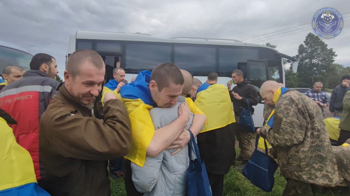 Great news! In the latest prisoner exchange, Ukraine welcomed back 95 soldiers, including 93 sergeants, privates, and 2 officers, from Mariupol, Chornobyl nuclear station, Bakhmut, Snake Island, and Azovstal. As of today, Ukraine has been able to get over 2300 Ukrainians back🎉🇺🇦