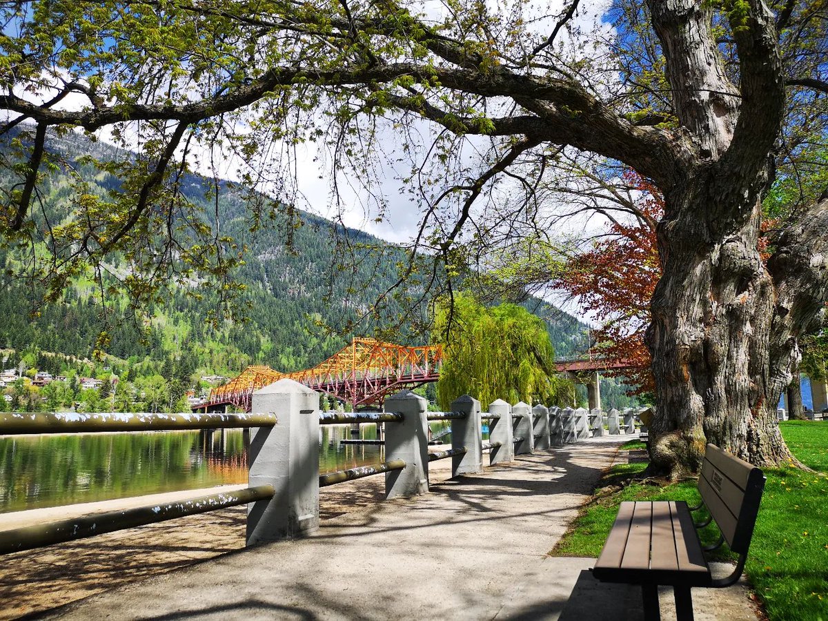 Lakeside, sweet lakeside. Find your park: nklt.travel/parks