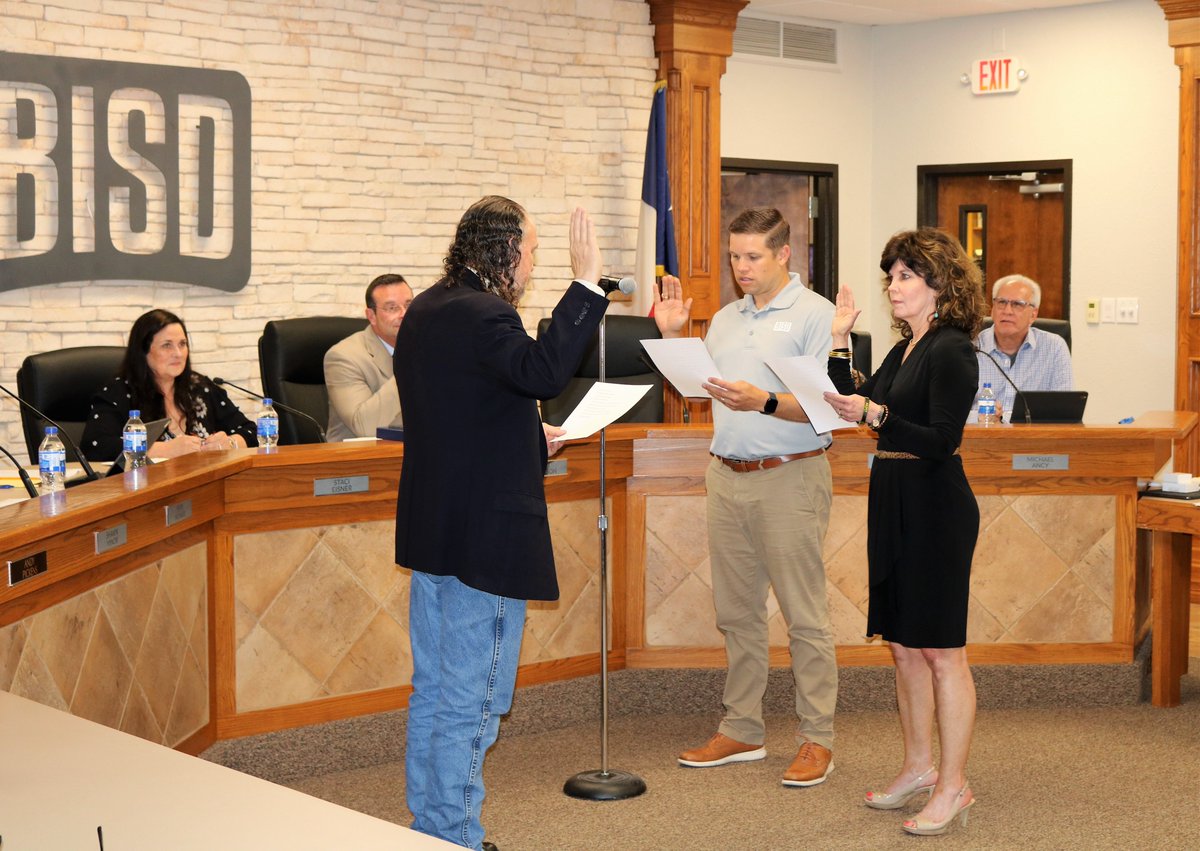 BurlesonISD's tweet image. At tonight’s board meeting, new BISD Trustee Dallas Owen was sworn in with Trustee Ryan Richardson, marking the start of their 3-year terms on the BISD Board of Trustees. Trustees were sworn in by the Honorable Jeff Monk and celebrated by Trustees, students, and families.