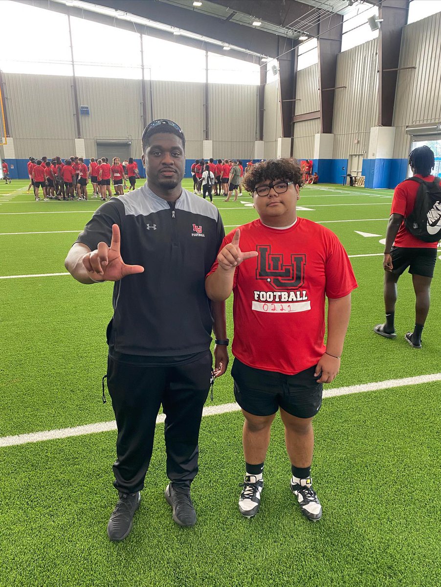 Noahsnoah__'s tweet image. Had a great camp today @LamarFootball was given some great advice from both @_CoachZo_ and @arthurgilmorejr will be taking there advice with me through out my journey appreciate the love especially from @arthurgilmorejr #gocardinals @RecruitLamar @coachmlindsey @tobijah68…