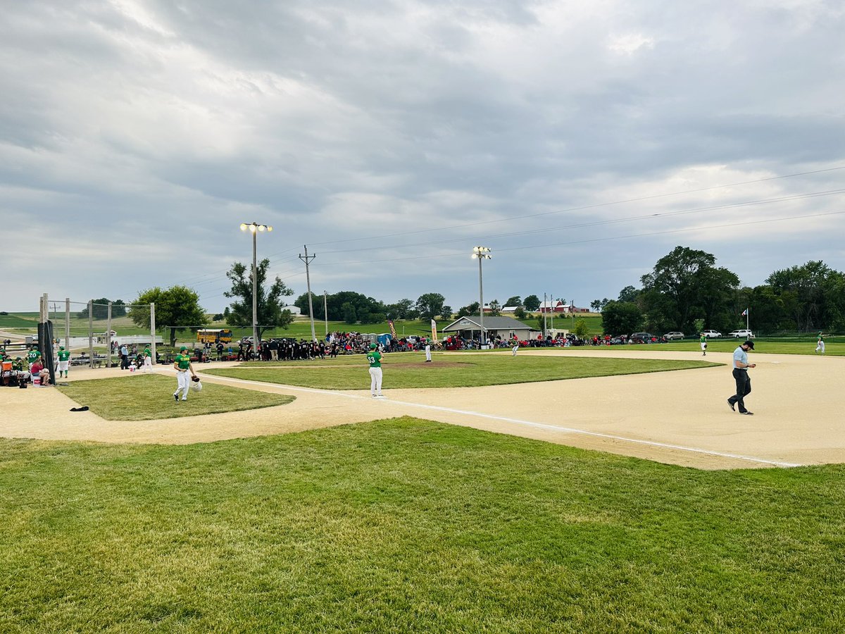 dflat15's tweet image. When baseball is in your blood, the call of the ballpark lasts forever ⚾️ 

Go Gaels!