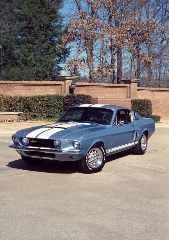 old school Mustang 😍