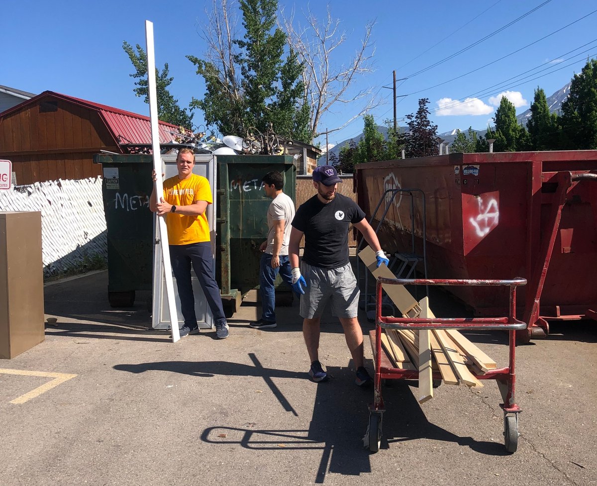 Our Emerging Leaders loved teaming up with <a href="/habitatuc/">Habitat for Humanity of UC</a> the ReStore to help organize items on the floor, pricing items and sorting donations last Saturday!💛