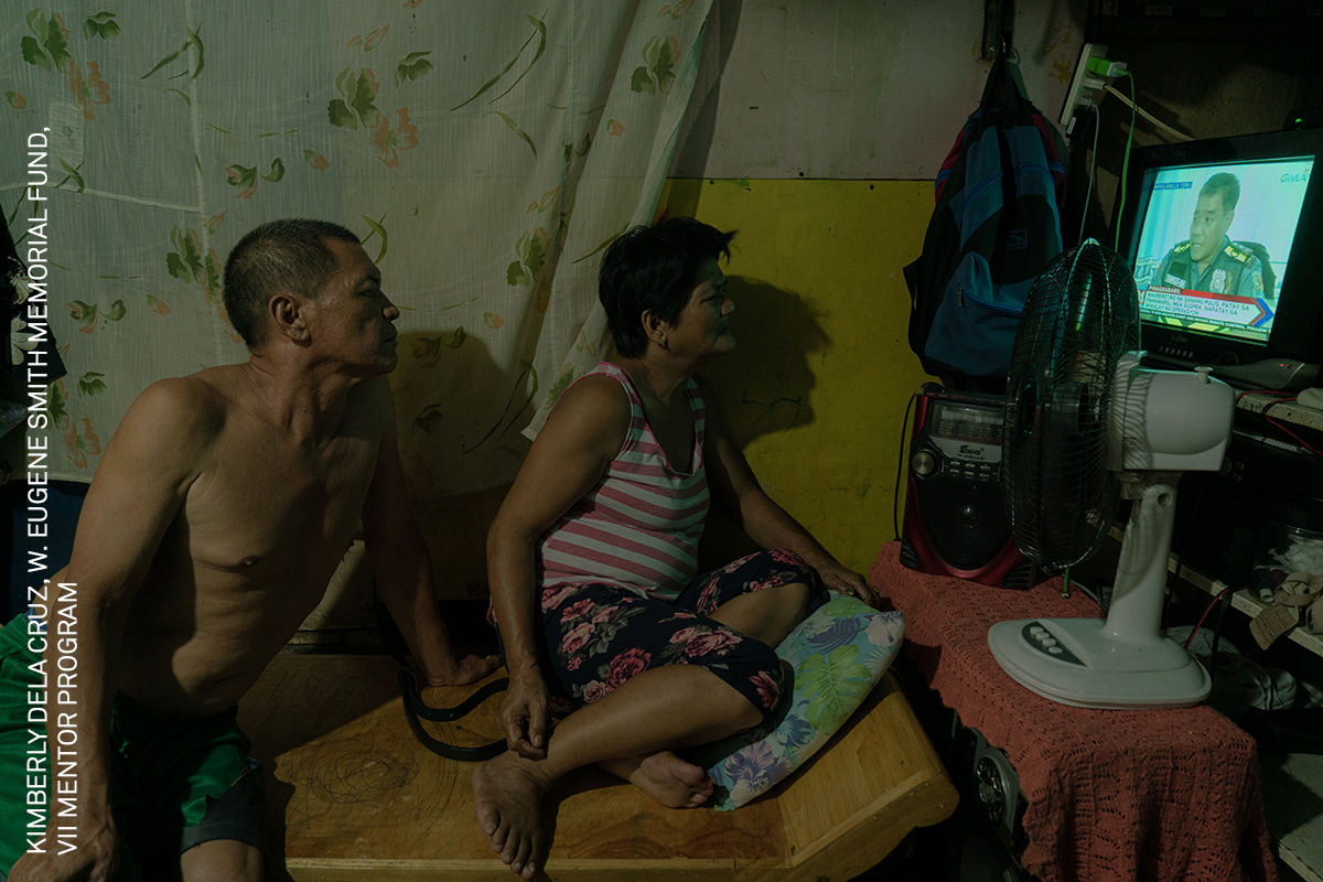 World Press Photo (@worldpressphoto) on Twitter photo Photo of the Day | Nestor & Alma Hilbano watch the evening news, in Quezon City, the Philippines, 8 September 2019. Exactly three years earlier, their son was killed during a police operation, which was reported on the news at the time. By <a href="/kimiisstellar/">Kimberly dela Cruz</a>: bit.ly/3MEyfdG Photo of the Day | Nestor & Alma Hilbano watch the evening news, in Quezon City, the Philippines, 8 September 2019. Exactly three years earlier, their son was killed during a police operation, which was reported on the news at the time. By <a href="/kimiisstellar/">Kimberly dela Cruz</a>: bit.ly/3MEyfdG