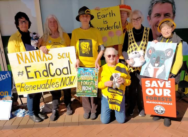 #Nannas are always on the job,we want to leave a living world for our kids & grandkids.Not mass #extinction. 

Join us every #fridaysforfuture & #fridaysforforests 10-12

#NoNewCoal
#handsoffournannas
#stopnativeforestlogging
#NoNewGas

#twiff 7 #Taree #MidcoastNannas #Australia