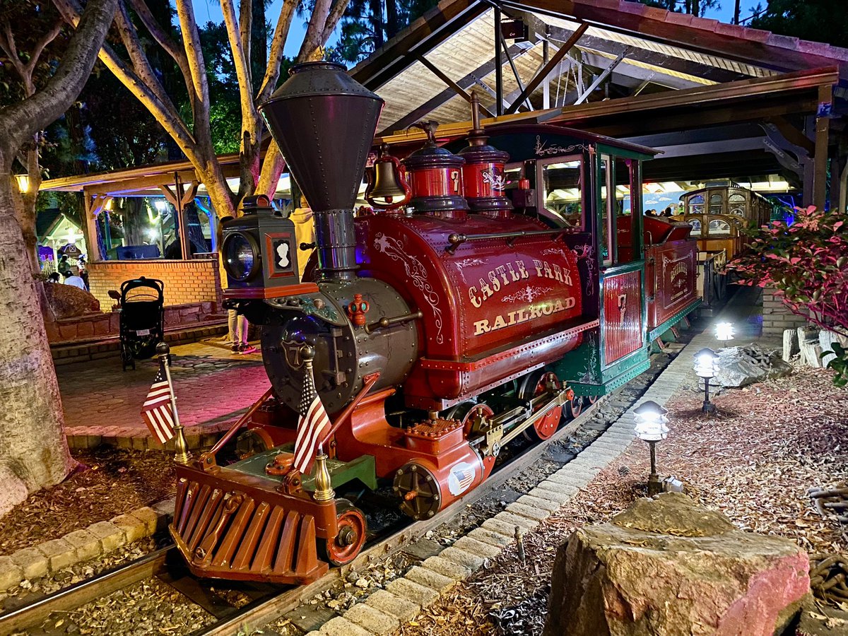 Here is The Train. ✨🚂✨
#CastlePark