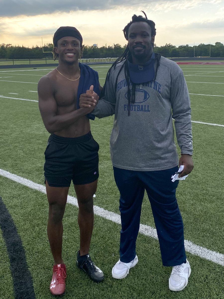 #AGTG First off, without Christ none of this could be possible!
With that being said, after a great camp and conversation with <a href="/Terellsims/">Terell Sims</a> I would like to announce my FIRST OFFICIAL OFFER to Howard Payne University! 
<a href="/PrincetonHSFB/">Princeton Football</a> <a href="/ChandlerErvin/">Coach Ervin Chandler</a> <a href="/JakariDillard/">Jakari Dillard</a> @HPUFootball #DMGB
