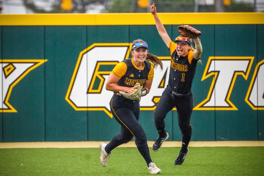 BREAL412's tweet photo. Some awesome celebration photos from today's PIAA softball semifinals courtesy of the PUP's @alexandrawimley.  Congrats to Shaler and Montour for making the finals! Good luck -- especially to my neighbor, Montour second baseman Shania Cope! -- in the championship! https://t.co/LiOlEED6hP