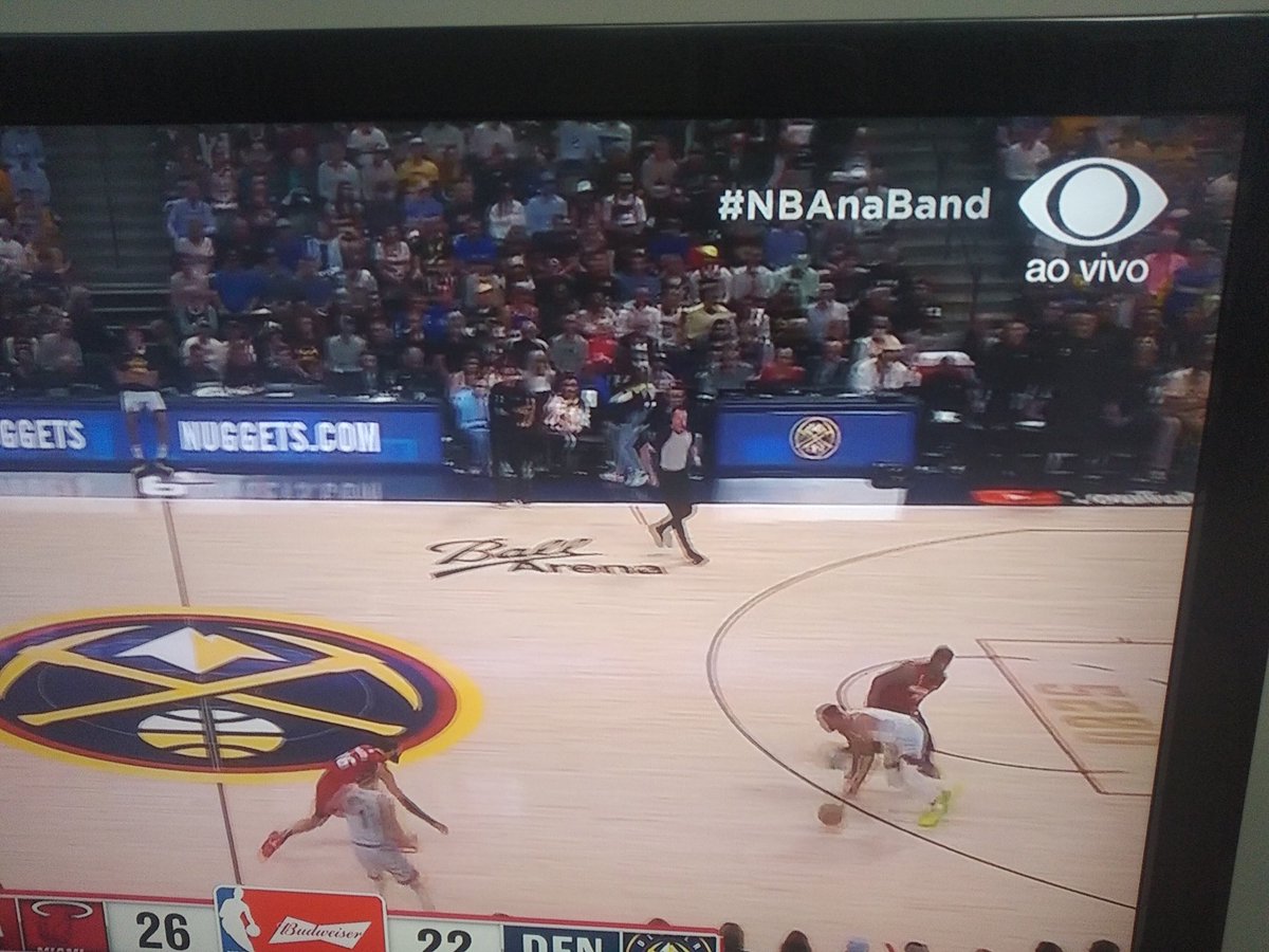 #NBAnaBand prestigiando as finais com a esposa ao lado