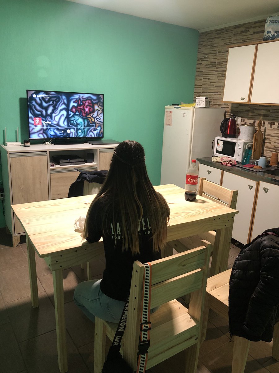 PeraltaTincho's tweet photo. Hace 4 meses llegábamos al El Calafate a empezar de 0, comíamos y dormíamos en el piso. Lloramos y reímos.

Hoy estamos súper felices y llenos de energía.

Intentar y arriesgar. De eso se trata, nunca bajar los brazos💪🏽🧡🙌🏼 https://t.co/q4GbM40YuV