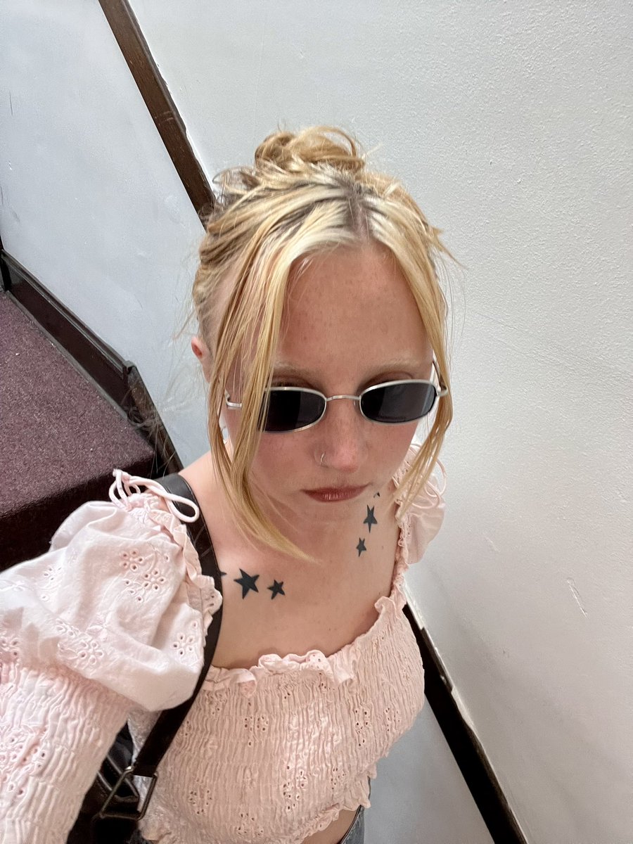 aunt__peggy's tweet photo. Me walking down the stairs and my next show also https://t.co/Os6yTvHM7x
