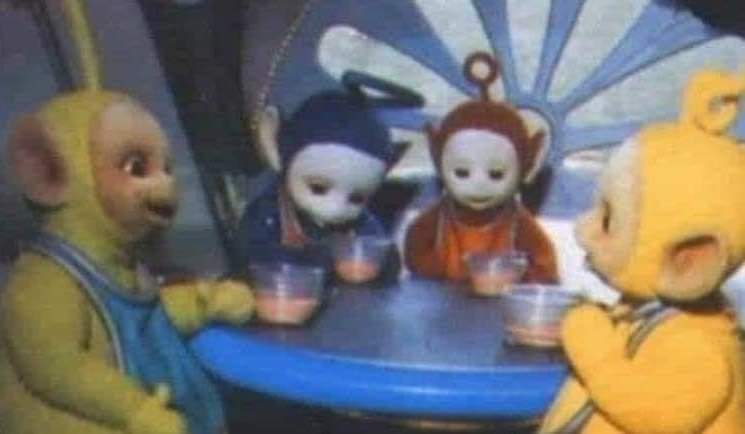 - وانا بتناقش انا و شخصياتي التلاته الساعه 5 الفجر في قرارات مصيريه.