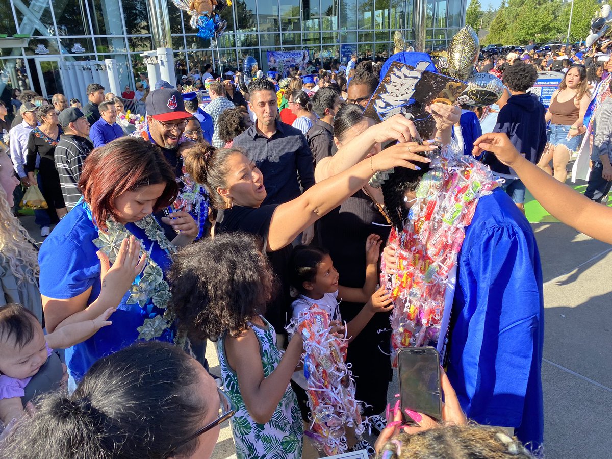 FWPS210's tweet photo. And so a new journey begins. Congrats FWHS graduates! @federalwayhigh #EagleGrad #Classof2023 https://t.co/q8hVqlX8I4