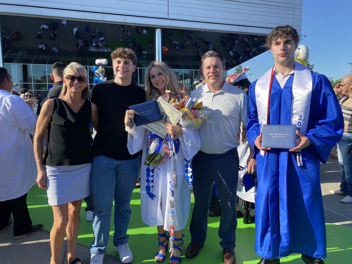 FWPS210's tweet photo. And so a new journey begins. Congrats FWHS graduates! @federalwayhigh #EagleGrad #Classof2023 https://t.co/q8hVqlX8I4