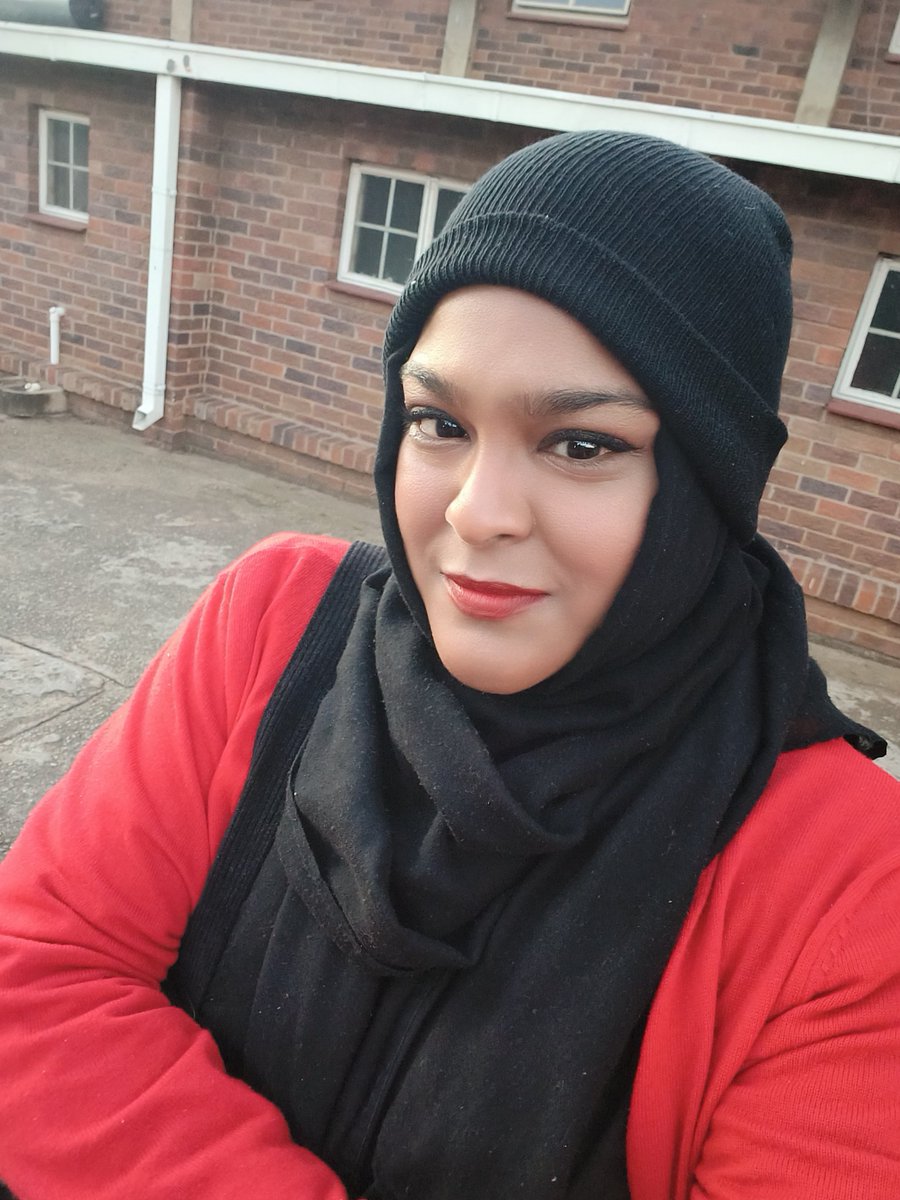 Marufah84's tweet photo. Cape Town come collect ur weather,I can't be wearing beanies over my scarf #winterisfinallyhere 🥶🥶🥶🥶 https://t.co/RxhtBxsVJE