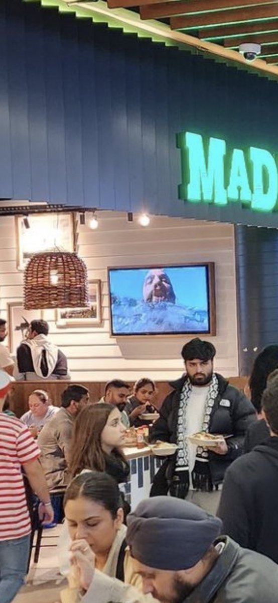 SAS_Kwatch's tweet photo. @ChrisLMiddleton The guy drowning on tv? https://t.co/IT7MqBplj7