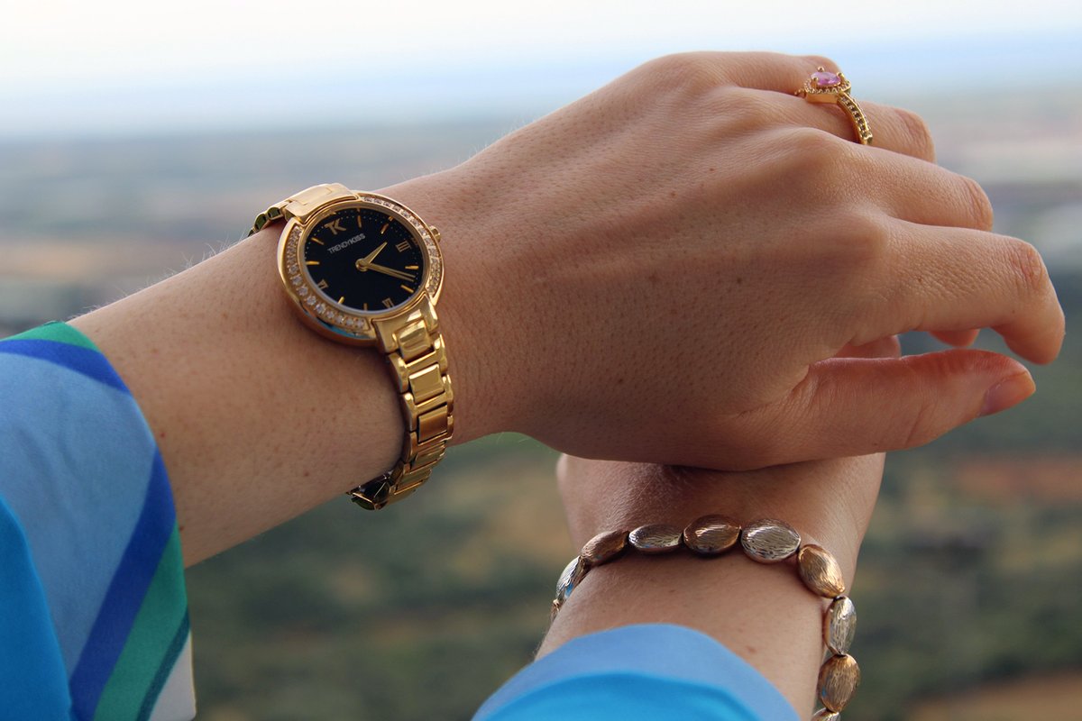 Trendy_Kiss's tweet photo. Où comptez-vous emmener votre #TrendyKiss cet été ? ☀️✈️🌴⌚️modèle ARIETE doré

#montre #montres #montresfemme #style #fashion #modefemme #bijou #bijoux #tendance #mode #horlogerie #Besançon #trendyelements #montrefemme #chic #glamour #élégance #summer2023 #été2023 #vacances https://t.co/nGWvZbB2m9