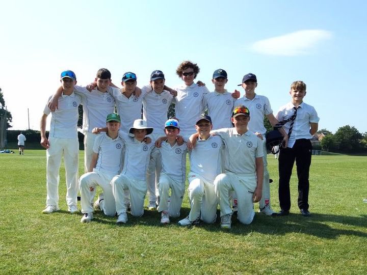 holmfirthhigh's tweet photo. Our U14 cricket team beat Queen Elizabeth Grammar School, Wakefield, by 8 runs in round 3 of the County Cup and will now progress to the quarter finals! Outstanding fielding and bowling in incredibly hot conditions! Well done 🎉👏 a fantastic achievement 🏏 https://t.co/ktwyegT7Kz