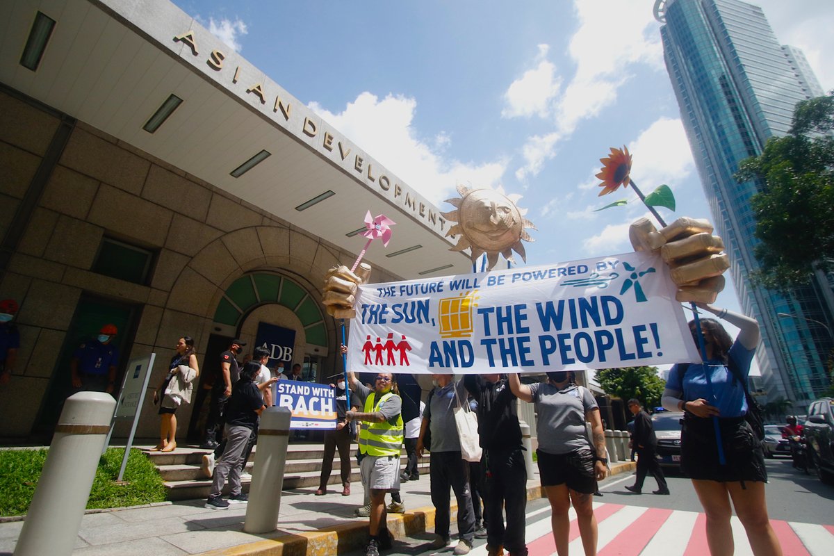 350Pilipinas's tweet photo. 350 Pilipinas joined civil society organizations and communities at ADB headquarters amid 18th Asia Clean Energy Forum (ACEF) being held from June 13th to 16th. They called on the multilateral development bank to commit to an urgent phase-out of support for fossil fuel Photo: AM https://t.co/OD1ypn5AH1