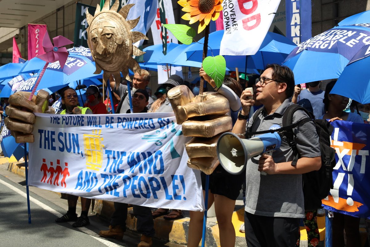 350Pilipinas's tweet photo. 350 Pilipinas joined civil society organizations and communities at ADB headquarters amid 18th Asia Clean Energy Forum (ACEF) being held from June 13th to 16th. They called on the multilateral development bank to commit to an urgent phase-out of support for fossil fuel Photo: AM https://t.co/OD1ypn5AH1