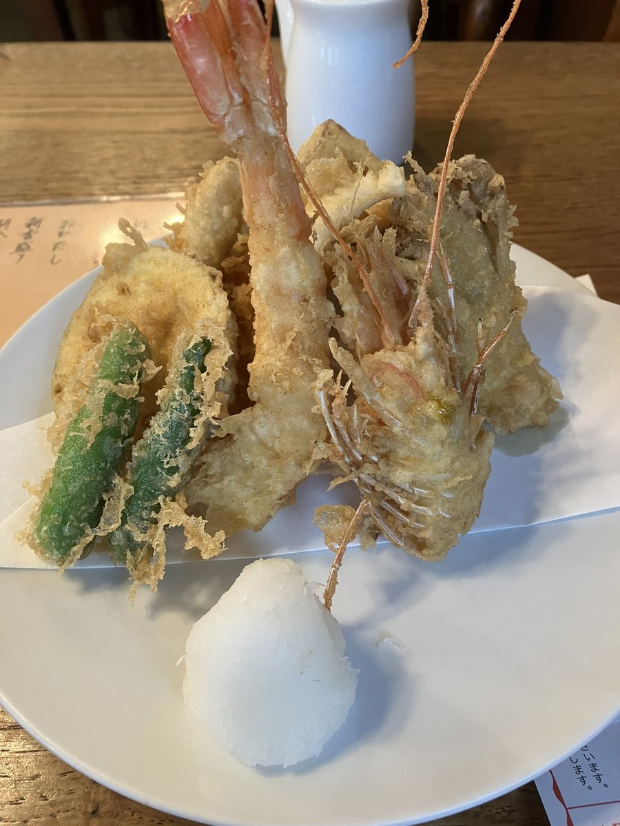 今日のハマ飯

お隣の登良屋さんで赤イカ&amp;カンパチ朝〆と3日熟成食べ比べ

天ぷら盛り

改めて丁寧なお仕事に頭が下がります。
神は細部に宿るを体現されてるお店かと