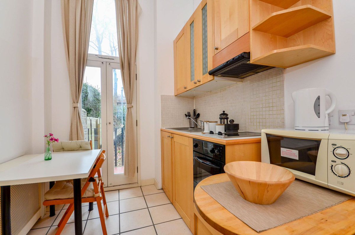 Studios2Let's tweet photo. Fully equipped kitchen in our studio on Penywern Road in Earls Court. Ready to use from the day you move in. 

#Bloomsbury #kitchengoals #londonproperty #LiveInLondon #movetoLondon  #EarlsCourt #londonlettings #londonbylondoners #LondonLife #unilife #StudioFlat #Londonrentals https://t.co/M7fTcRt4d1