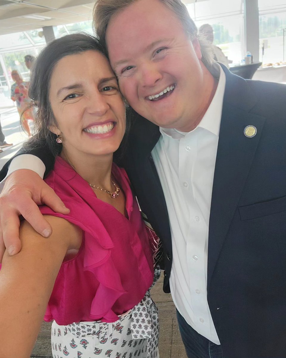 CarrieTergin's tweet photo. Celebrating Ann Bax and her love & dedication to serve others on her retirement from @unitedwaycemo. Through all the challenges and needs, she handled her leadership with grace, strength and always a smile. Happy Retirement Ann! @MikeLKehoe @elijahmayf #JCStrong #LiveUnited โค๏ธ๐ https://t.co/ojZASQhNM6