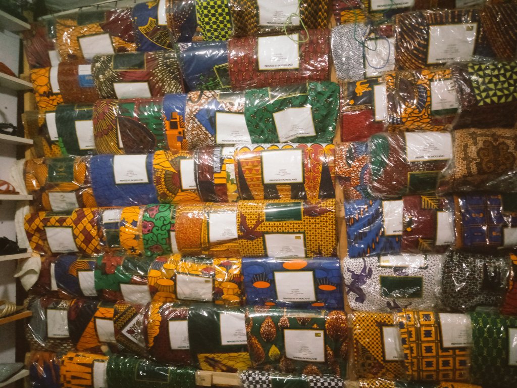Prettymona143's tweet photo. Hi 👋
I sell quality Ankara Hi-taget, laces, bags &amp; shoes 

Kindly go through my media on my business page @onlyfabrics, I’m sure you will see what you like..

Delivery within Benin City takes less than 24hrs

Delivery outside Benin City to any part of Nigerian takes 24-48hrs.. https://t.co/0T9ERlmNBp
