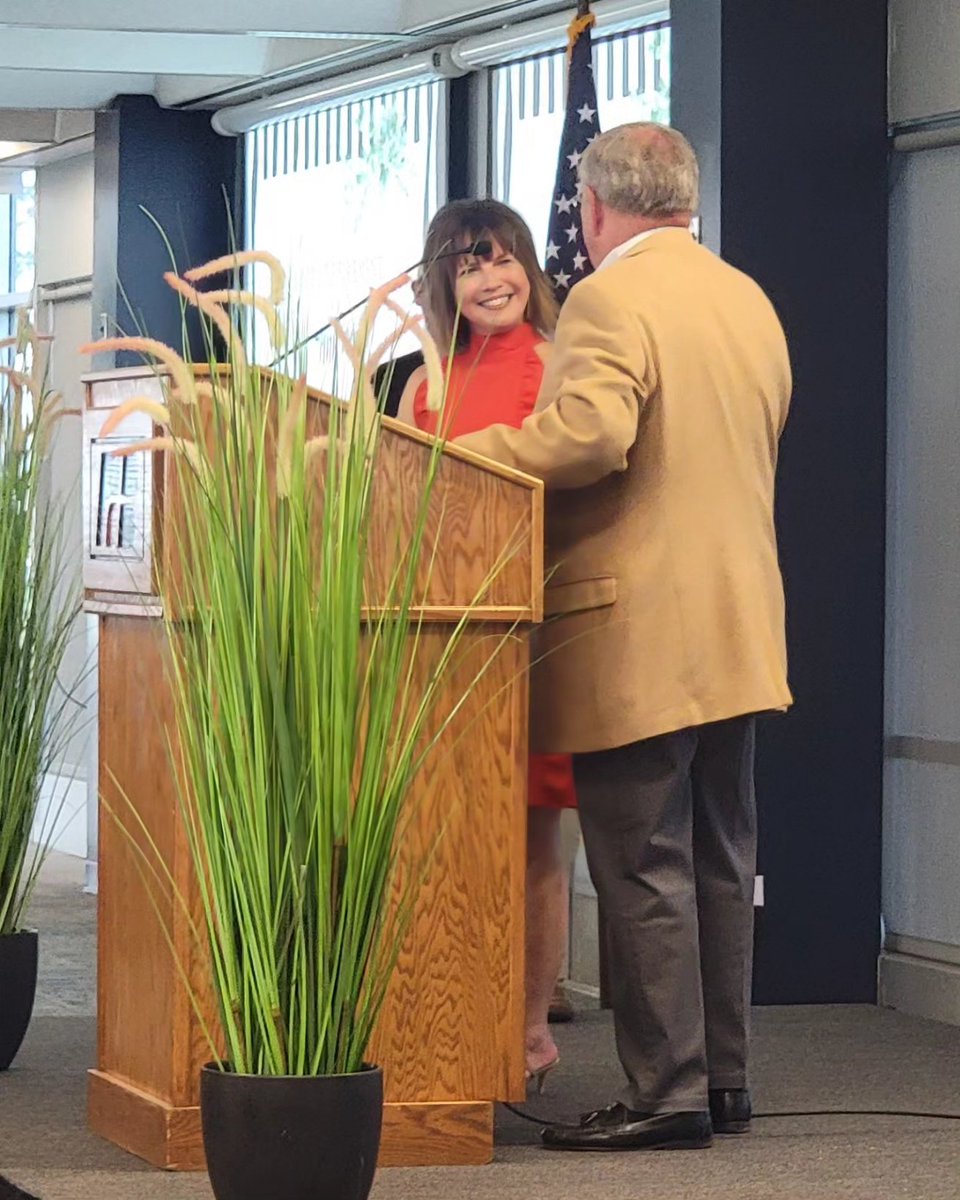 CarrieTergin's tweet photo. A community of friends celebrating Ann Bax of @unitedwaycemo, thanking her and wishing her all the best in her well-deserved retirement! #JCStrong forever! #LiveUnited #UnitedWay @MikeLKehoe https://t.co/JnaTHi3zAd