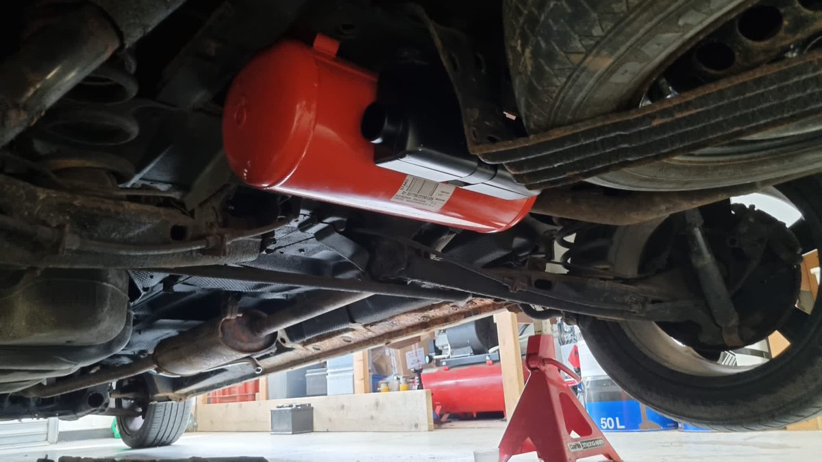 andylancelot's tweet photo. Update on #UncleBert - the refurbished swivel seat is fitted, as is the tank which will contain orange juice on tap
🚰 🍊 https://t.co/xxbNlJJdJX