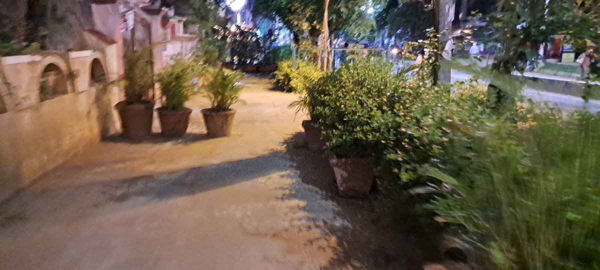 ravindrapc's tweet photo. @hsrltrafficps @Wasay_alvi @blrcitytraffic Still this footpath is blocked here. It's not removed for single day. This junction required signal and clean footpath due people's using this road more to connect between Ringroad and Bommanahalli. https://t.co/XbiSQ7PxWU