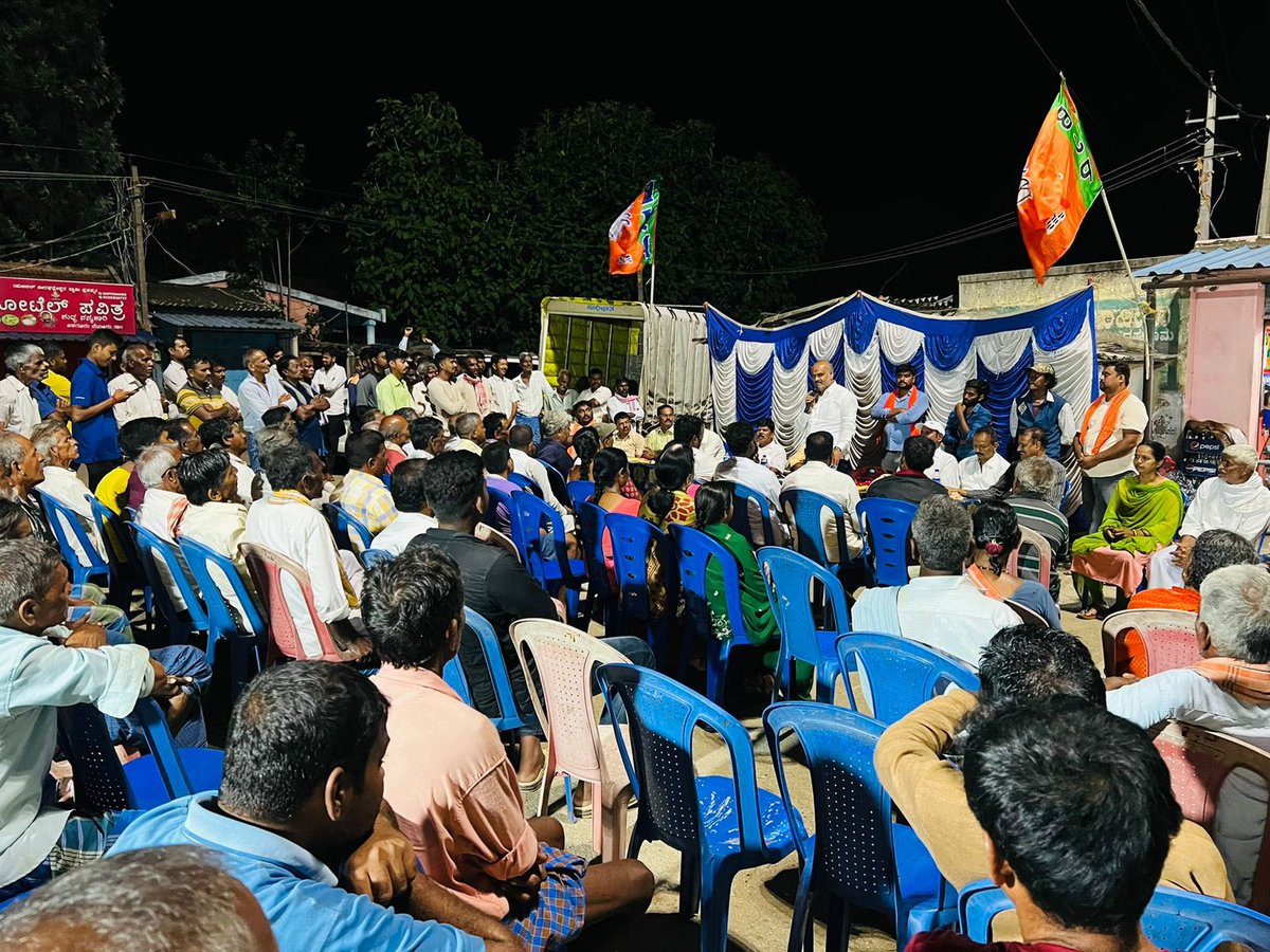 hksureshbjp's tweet photo. ಬೇಲೂರು ವಿಧಾನಸಭಾ ಕ್ಷೇತ್ರದ ಅಡಗೂರು ಗ್ರಾಮದಲ್ಲಿ ಆಯೋಜಿಸಲಾಗಿದ್ದ 'ಅಭಿನಂದನಾ ಕಾರ್ಯಕ್ರಮ'ದಲ್ಲಿ ಪಾಲ್ಗೊಂಡಿದ್ದೆ.
ಗ್ರಾಮಸ್ಥರ ಈ ಪ್ರೀತಿಗೆ ನಾನು ಅಭಾರಿಯಾಗಿದ್ದೇನೆ. ನಿಮ್ಮೆಲ್ಲರ ಪ್ರೀತಿ, ಸಹಕಾರ, ಆಶೀರ್ವಾದ ಹೀಗೆಯೇ ಇರಲಿ ಎಂದು ಪ್ರಾರ್ಥಿಸುತ್ತೇನೆ.
#Hassan #Beluru #HKSuresh #BKap https://t.co/XgukRV1Km3