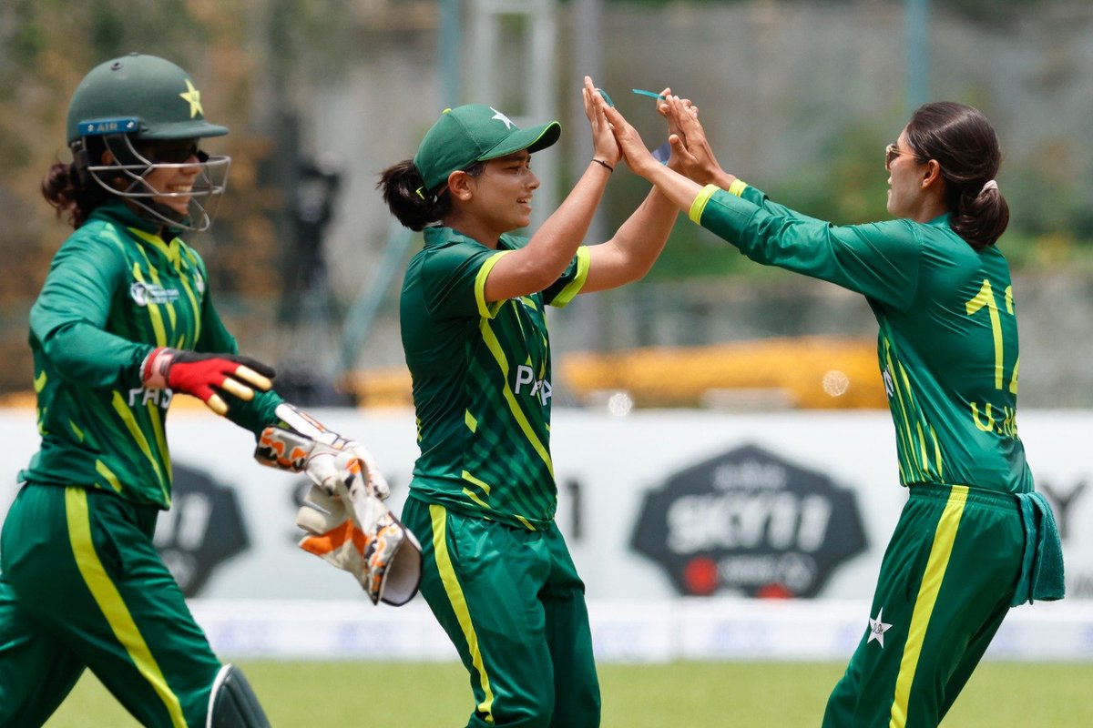 MediaSpringPk's tweet photo. Tuba Hasan and Syeda Aroob Shah's excellent bowling leads Pakistan to win in the opening match
#BackOurGrils #WomensEmergingTeamsAsiaCup https://t.co/FXv5P6s7M2