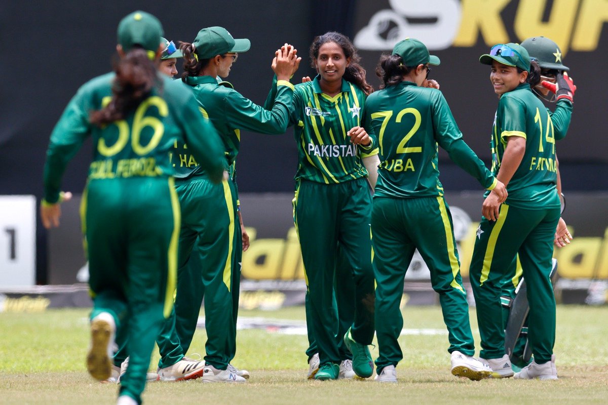 MediaSpringPk's tweet photo. Tuba Hasan and Syeda Aroob Shah's excellent bowling leads Pakistan to win in the opening match
#BackOurGrils #WomensEmergingTeamsAsiaCup https://t.co/FXv5P6s7M2