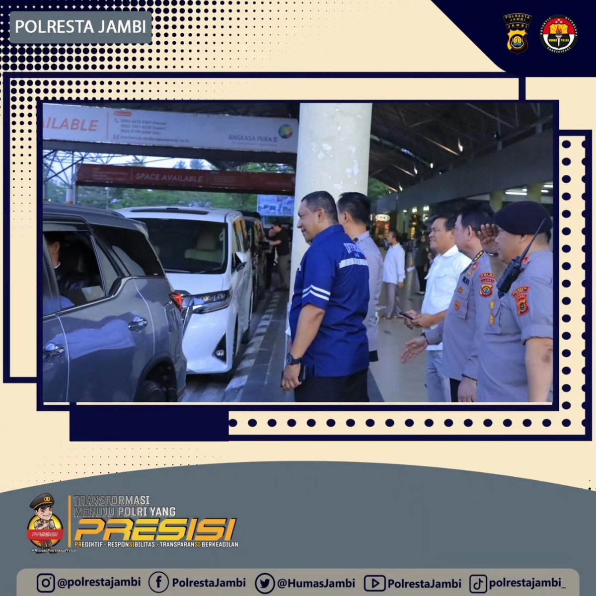 HumasJambi's tweet photo. Update Polresta Jambi
Wakapolresta Jambi Melaksanakan Kegiatan Penjemputan Kaset Kompolnas RI di Bandara Sultan Thaha Saifuddin
#damaiindonesia
#polrestajambi
#jambiterkini
#jambiupdate
#jambiviral
#divisihumaspolri
@kapolrestajambi
@polda_jambi https://t.co/0i1oRancns
