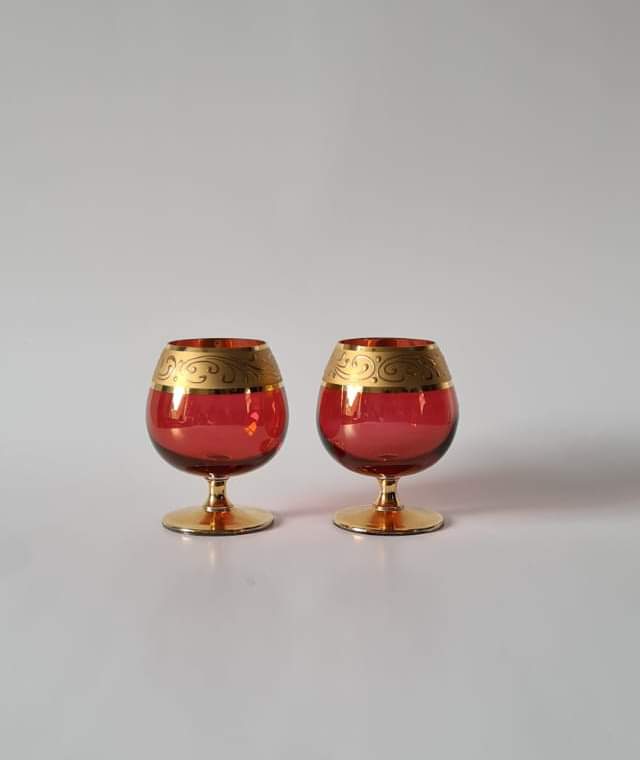 Collectable Curios' item of the day... Vintage Glass Ruby and Gilt Brandy/Cognac Glasses x2

collectablecurios.co.uk/product/vintag…

#VintageGlass #Artglass #StudioGlass #Collector #Antiquing #ShopVintage #Home #Trending #ShopLocal #SupportLocal #StGeorgesBelfast  #StGeorgesMarketBelfast