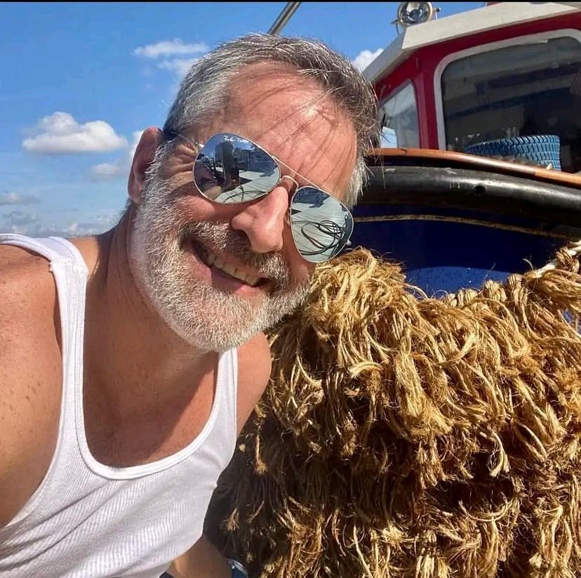 Putting a new 'Puddin' smile on Little Toot makes me smile too. Known as a 'Puddin' or 'Beard' this authentic hand woven 'Bumper' or boat fender was created to replicate the days when turn of the century tugboats would have a soft bow to help push other boats.
Little Toot is