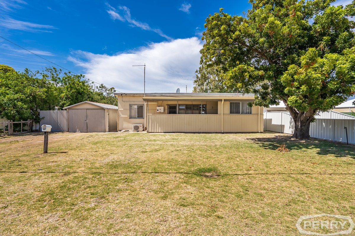 PerryMandurah's tweet photo. Rental of the week:
Now available is this Cozy 2-bedroom home with comfortable living areas &amp; air conditioning. Close to Novara Foreshore, Falcon Bay, and shopping centres. Pets considered. For more info visit: https://t.co/CPFHTKxIhB or call Sal Ford today on 9535 1822. https://t.co/vaWaHYP0SA