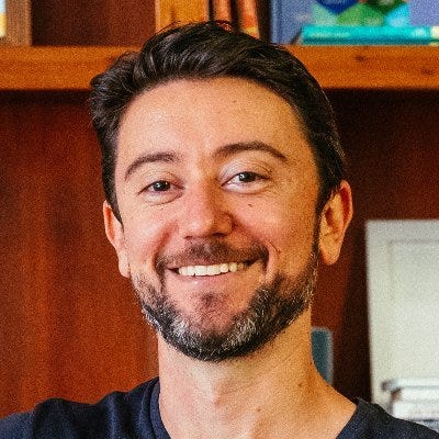 theHexagone's tweet photo. @lennysan  
This Newsletter📝 Writer makes💰 MORE than He did at His JOB 
https://t.co/3xKWJmiNQl https://t.co/pMhAouizhu