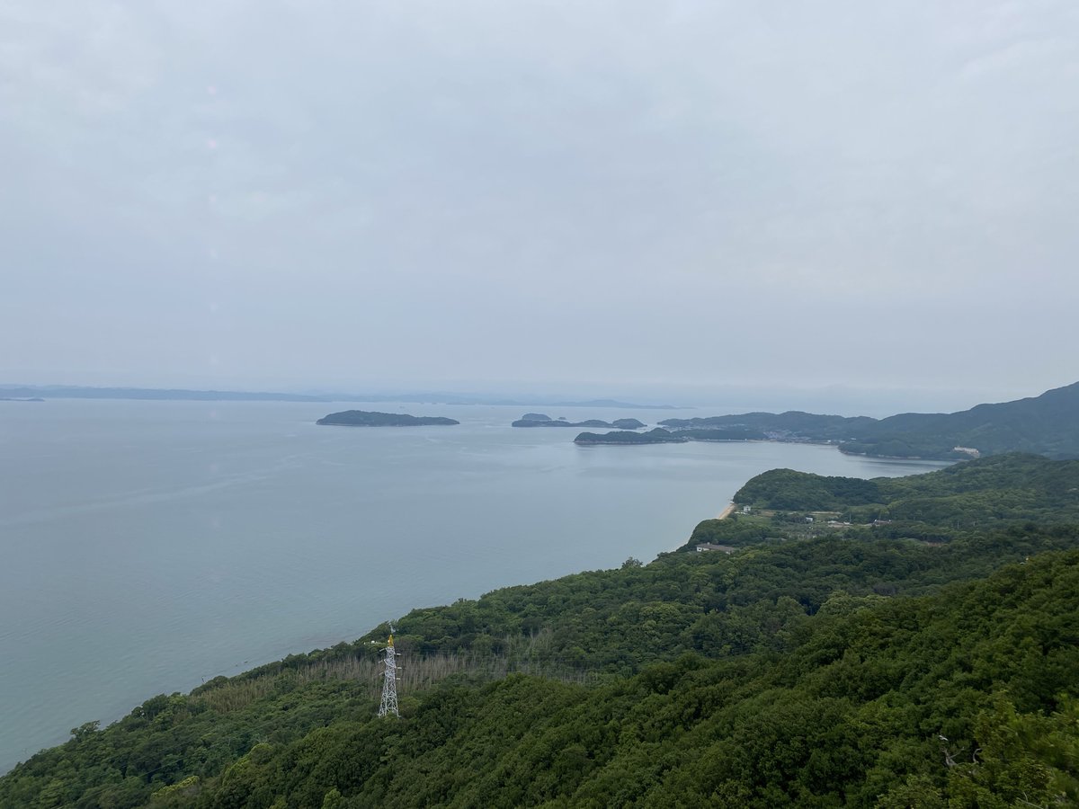 Traditional_Apt's tweet photo. ＼重岩(小瀬石鎚神社)／

香川観光にはかかせない小豆島🫒

土庄町にある小瀬石鎚神社（別名：重岩）はその名前からもわかる様に、西日本最高峰の石鎚山系列神社です。

頂上にある小瀬石鎚神社の御神体は重ね岩と言われる岩🪨

小豆島一のパワースポットして人気の場所です

https://t.co/pWv0gYn1aw https://t.co/4kyay7U1iY