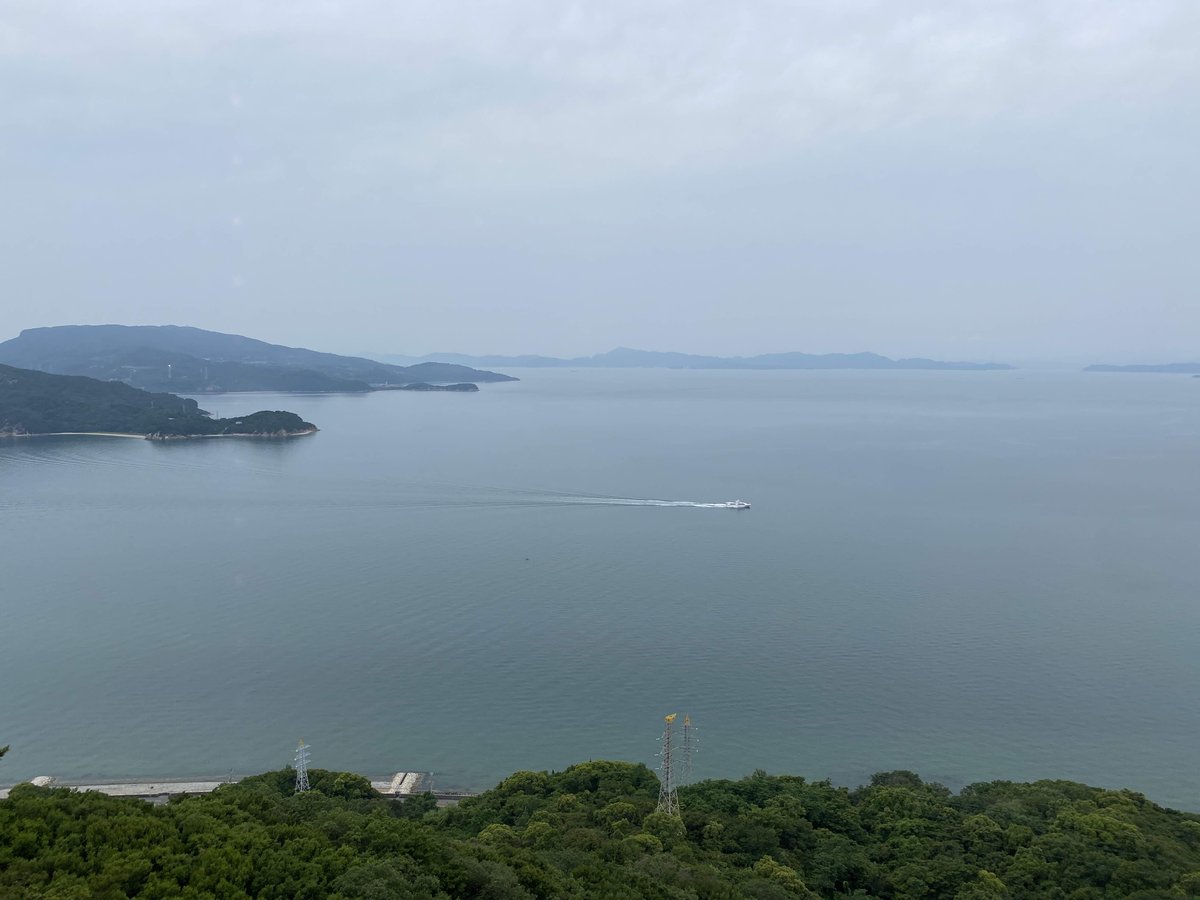 Traditional_Apt's tweet photo. ＼重岩(小瀬石鎚神社)／

香川観光にはかかせない小豆島🫒

土庄町にある小瀬石鎚神社（別名：重岩）はその名前からもわかる様に、西日本最高峰の石鎚山系列神社です。

頂上にある小瀬石鎚神社の御神体は重ね岩と言われる岩🪨

小豆島一のパワースポットして人気の場所です

https://t.co/pWv0gYn1aw https://t.co/4kyay7U1iY